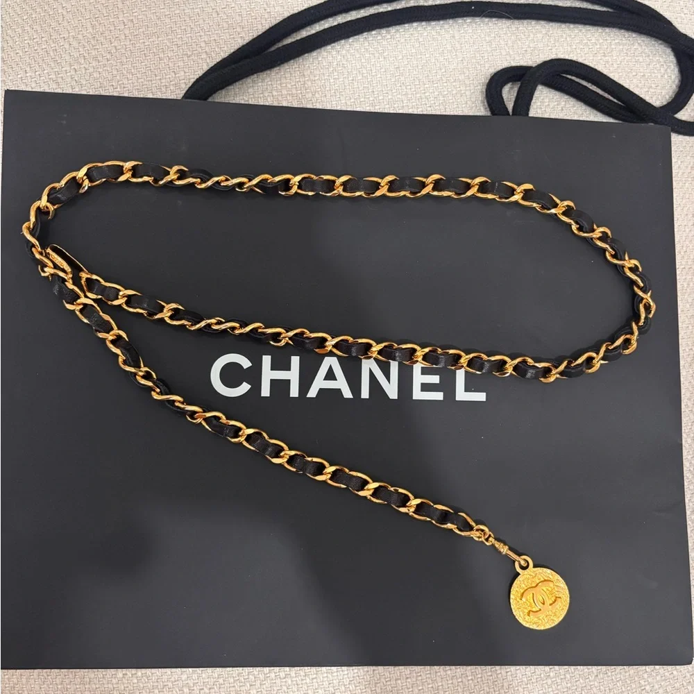 Authentic 1982 CHANEL vintage black leather single chain link belt 90cm